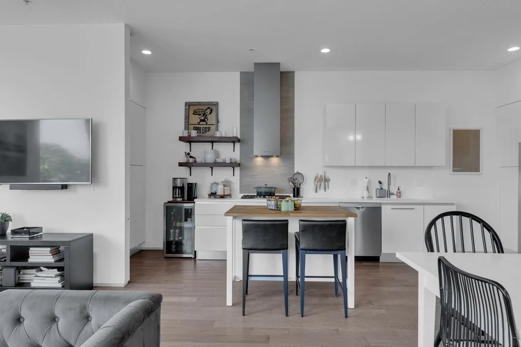 2 bed, 2 bath apartment for rent at 537 E 1st St Unit 4, South Boston — photo 3 of 33