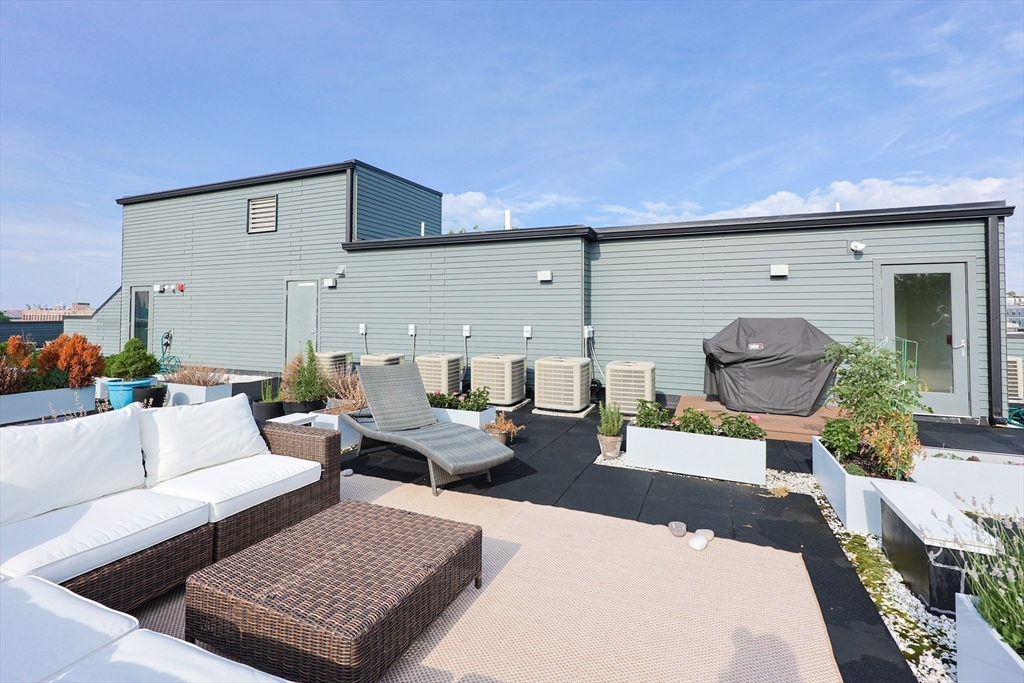 2 bed, 2 bath apartment for rent at 537 E 1st Unit 1, South Boston — photo 26 of 34