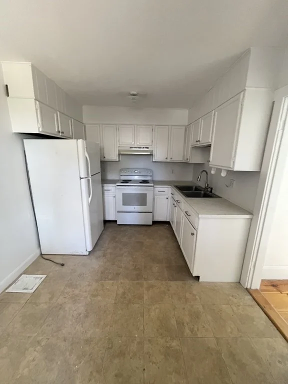 3 bed, 1 bath apartment for rent at 537 King St Unit 1, Littleton — photo 5 of 7