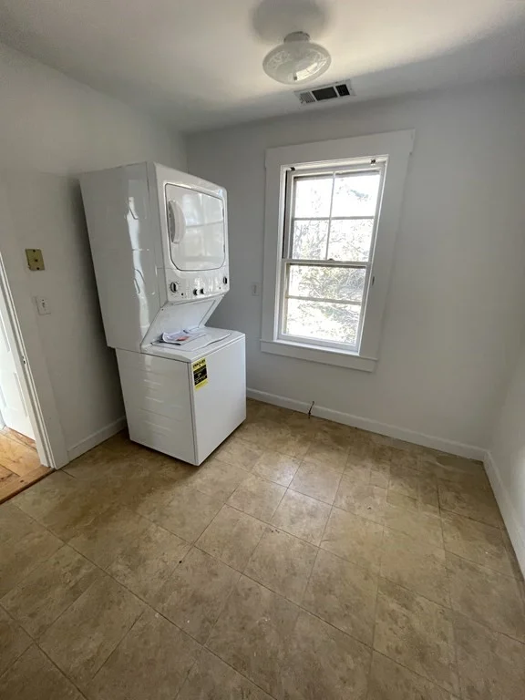 3 bed, 1 bath apartment for rent at 537 King St Unit 1, Littleton — photo 6 of 7