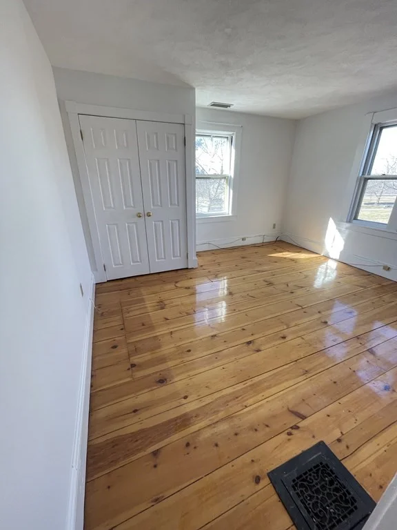 3 bed, 1 bath apartment for rent at 537 King St Unit 1, Littleton