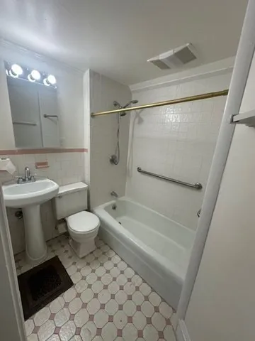 2 bed, 1 bath apartment for rent at 537 King St Unit 2, Littleton — photo 6 of 7