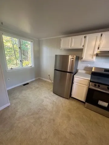 2 bed, 1 bath apartment for rent at 537 King St Unit 2, Littleton — photo 4 of 7