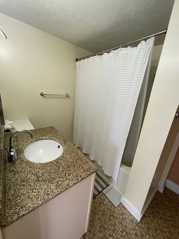 3 bed, 1 bath apartment for rent at 537 King St Unit 3, Littleton — photo 3 of 13
