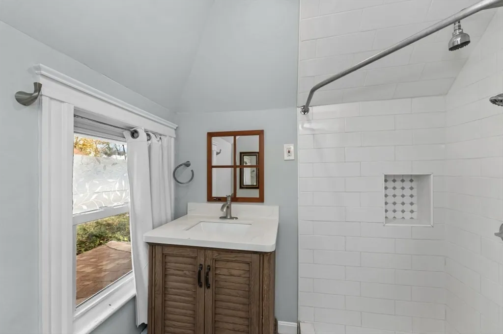 3 bed, 1 bath apartment for rent at 537 Park Ave, Revere — photo 11 of 16
