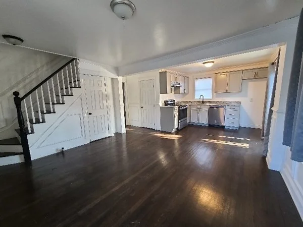 3 bed, 1 bath apartment for rent at 537 S 2nd St, New Bedford — photo 1 of 15