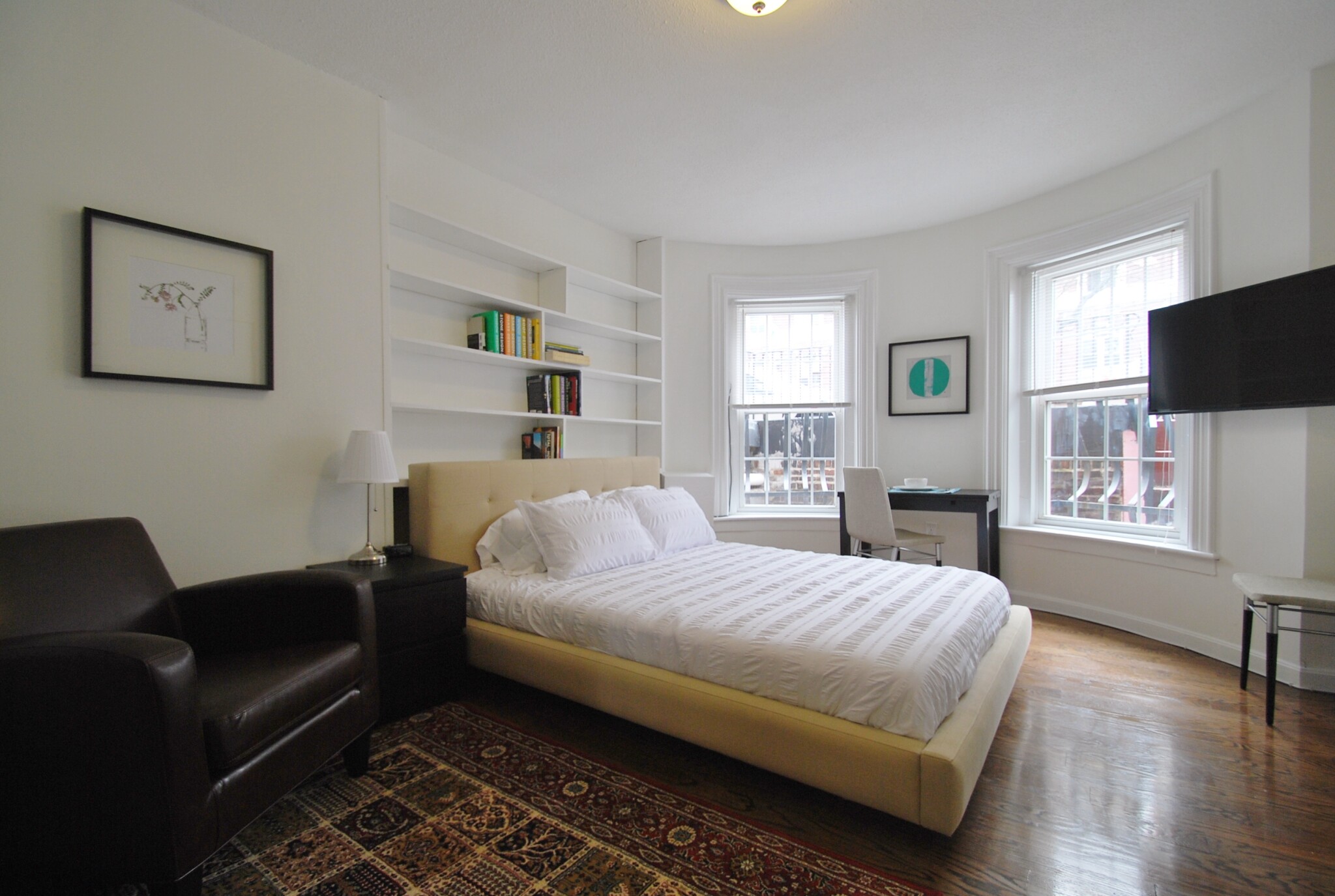 Studio bed, 1 bath apartment for rent at 538 East Broadway Unit 1, South Boston — photo 4 of 21