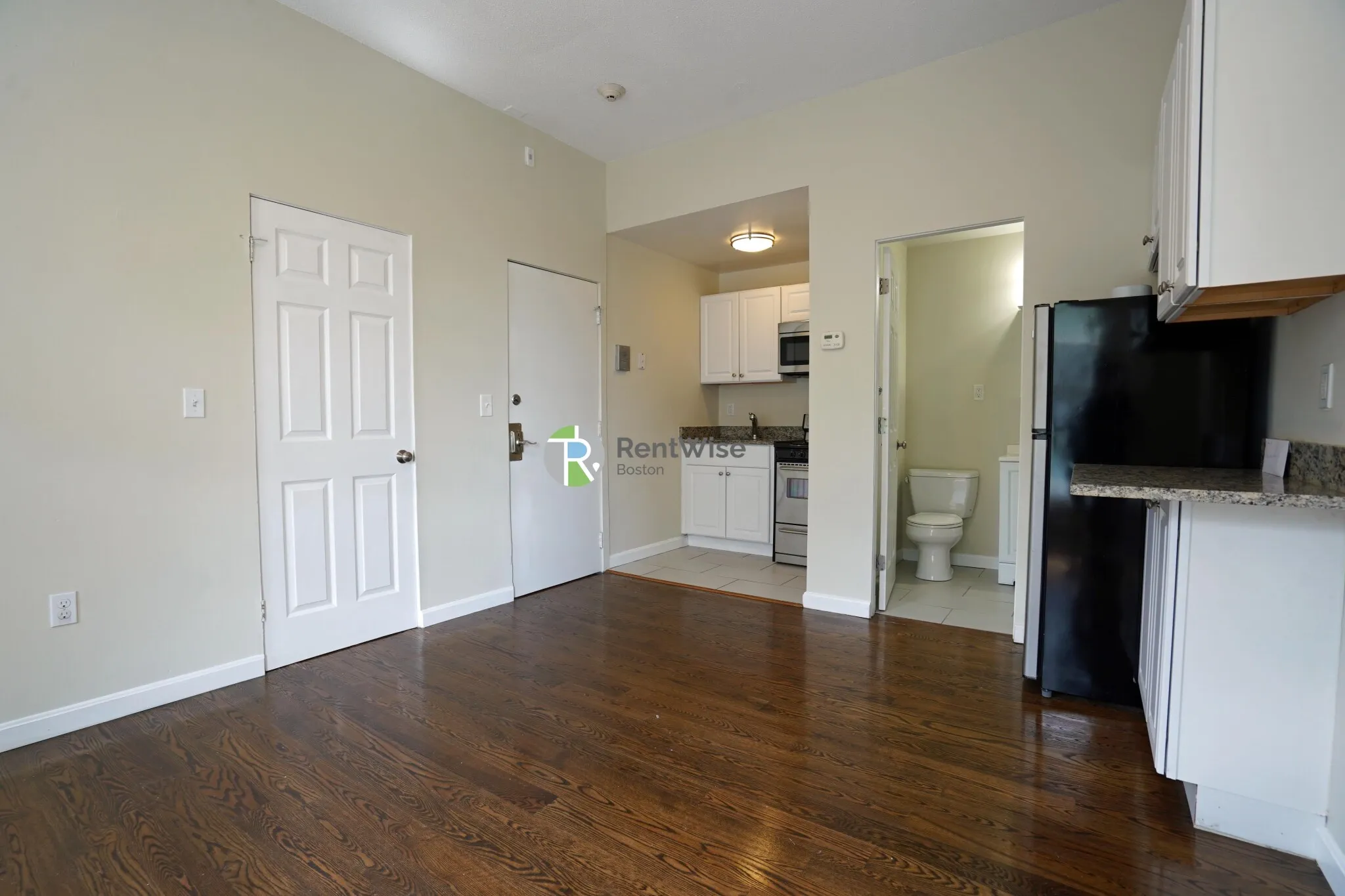 1 bed, 1 bath apartment for rent at 538 East Broadway Unit 5, South Boston — photo 3 of 21
