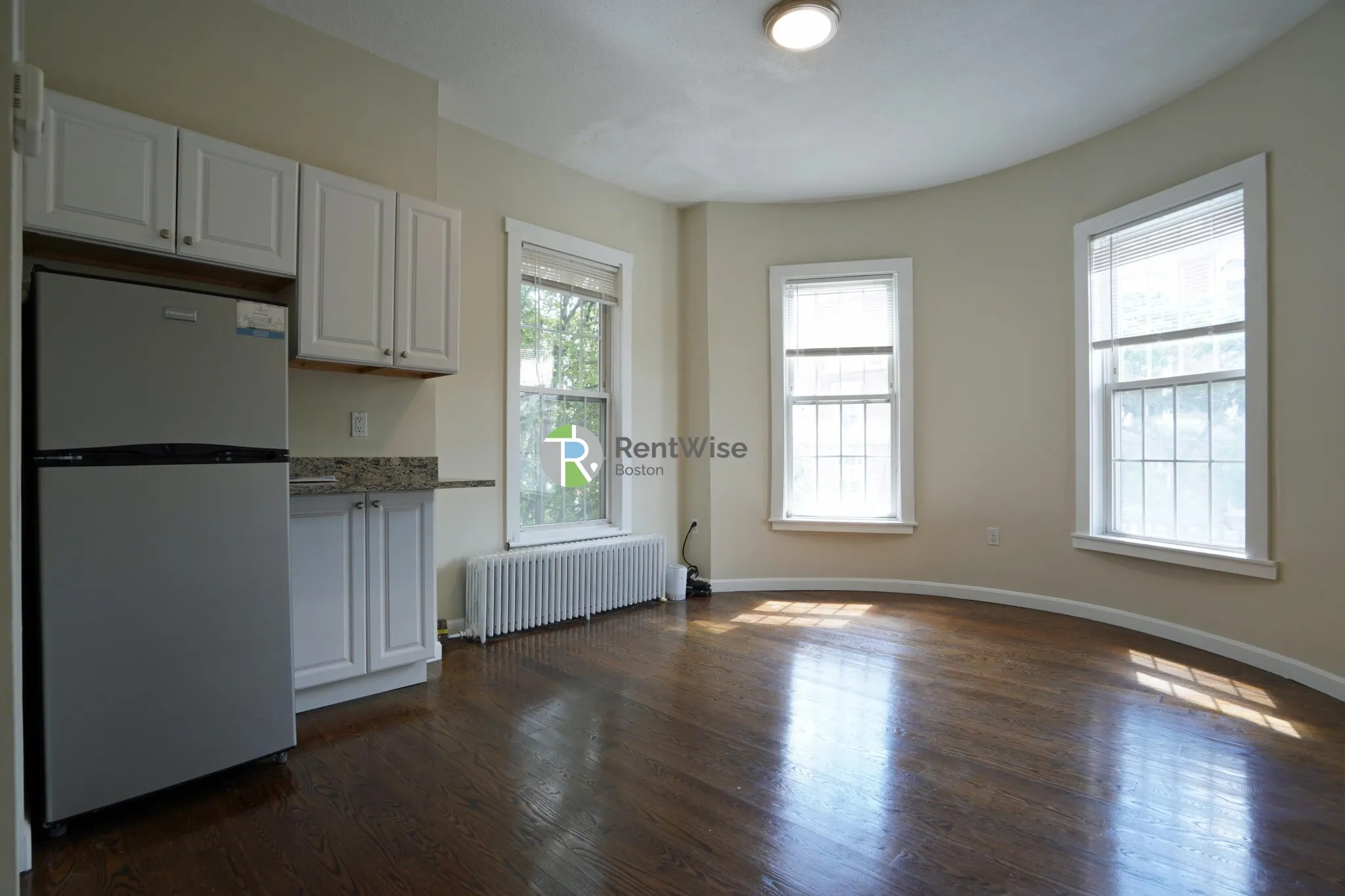 1 bed, 1 bath apartment for rent at 538 East Broadway Unit 5, South Boston — photo 2 of 21