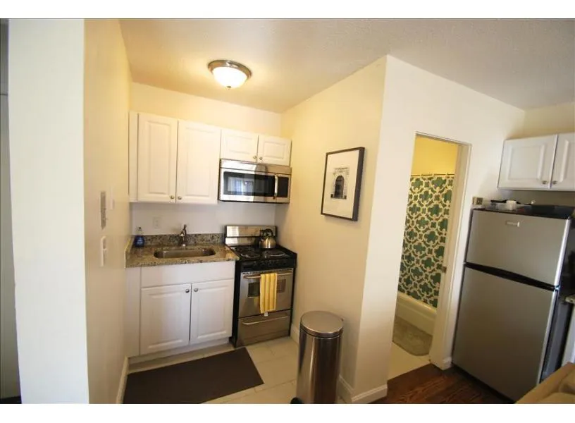 Studio bed, 1 bath apartment for rent at 538 East Broadway Unit 7, South Boston — photo 2 of 13