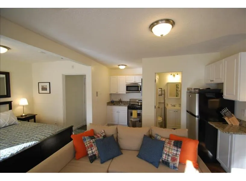 Studio bed, 1 bath apartment for rent at 538 East Broadway Unit 7, South Boston — photo 3 of 13