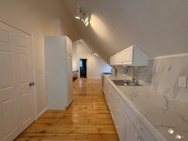 2 bed, 1 bath apartment for rent at 538 Westford St Unit 3, Lowell — photo 3 of 17