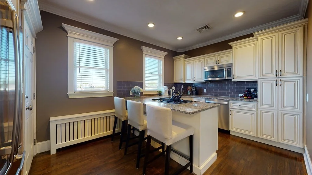 3 bed, 1 bath apartment for rent at 539 E 7th St Unit 3, South Boston — photo 1 of 21