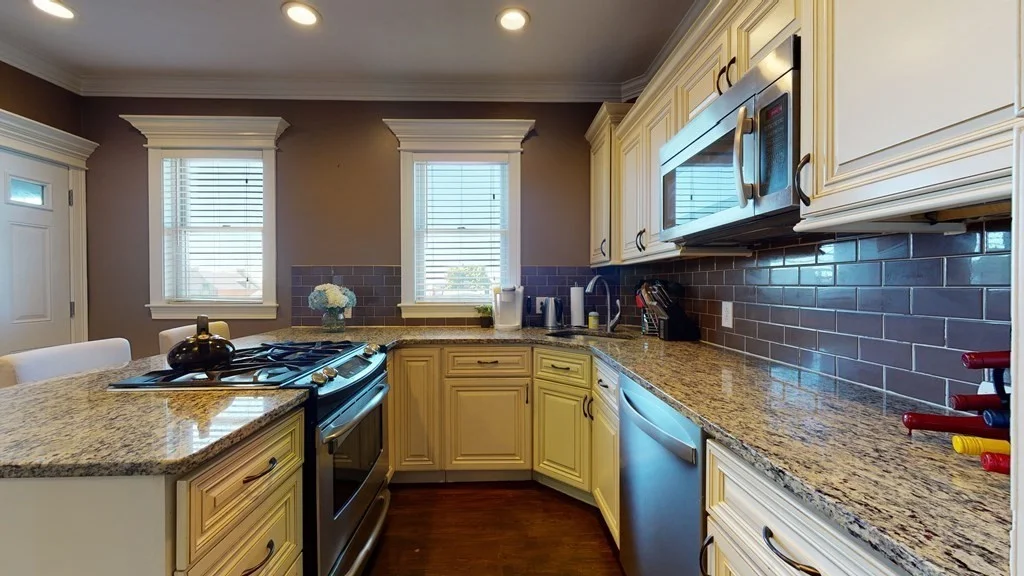 3 bed, 1 bath apartment for rent at 539 E 7th St Unit 3, South Boston — photo 3 of 21