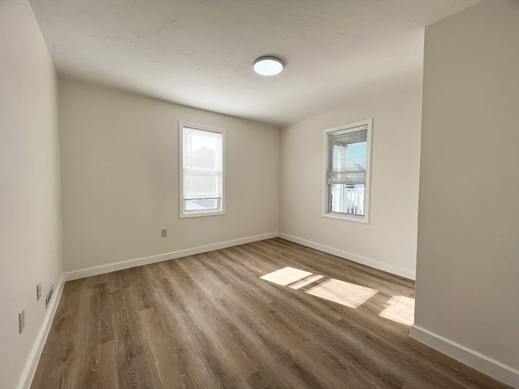 3 bed, 1 bath apartment for rent at 539 Washington St Unit 2, Quincy — photo 7 of 11