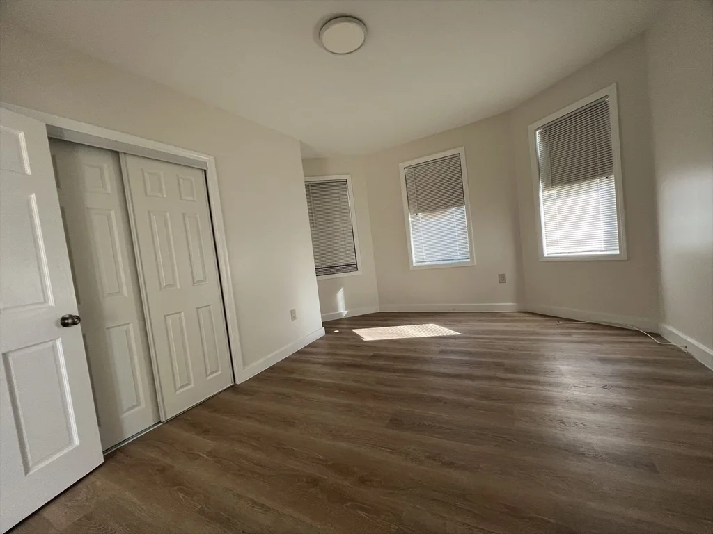 3 bed, 1 bath apartment for rent at 539 Washington St Unit 2, Quincy — photo 6 of 11