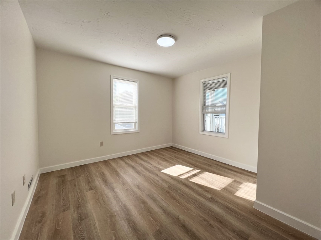 3 bed, 1 bath apartment for rent at 539 Washington St Unit 2, Quincy — photo 11 of 12