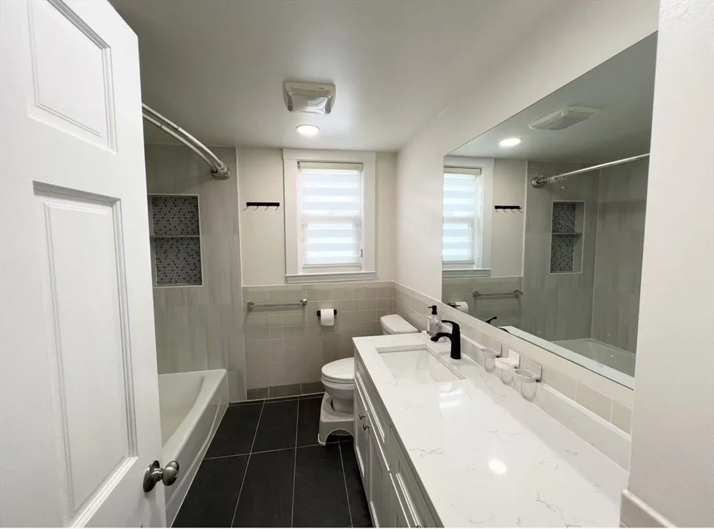 3 bed, 1 bath apartment for rent at 539 Washington St Unit 3, Quincy — photo 9 of 11