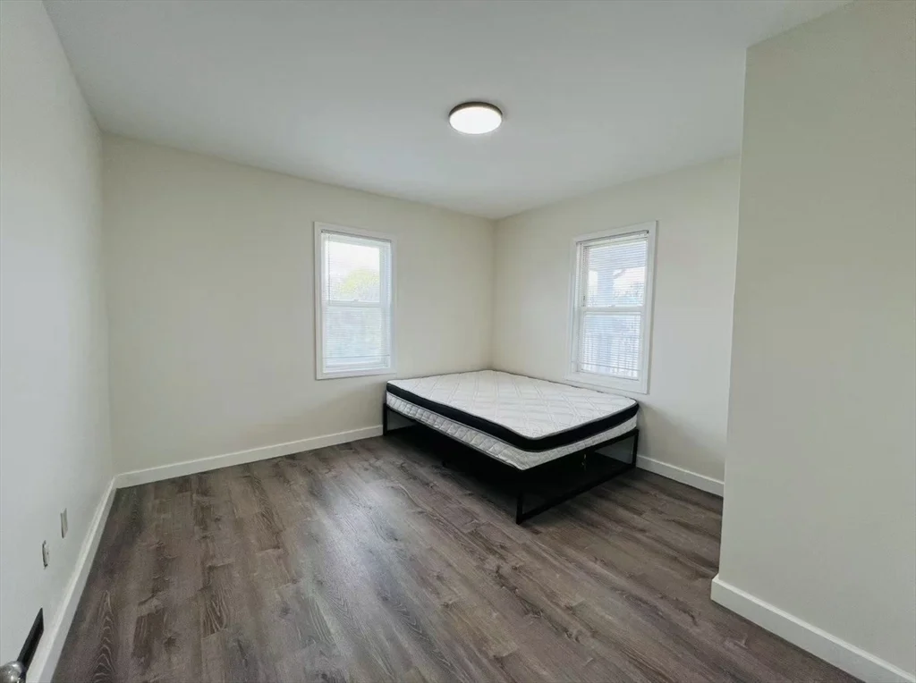 3 bed, 1 bath apartment for rent at 539 Washington St Unit 3, Quincy — photo 7 of 11