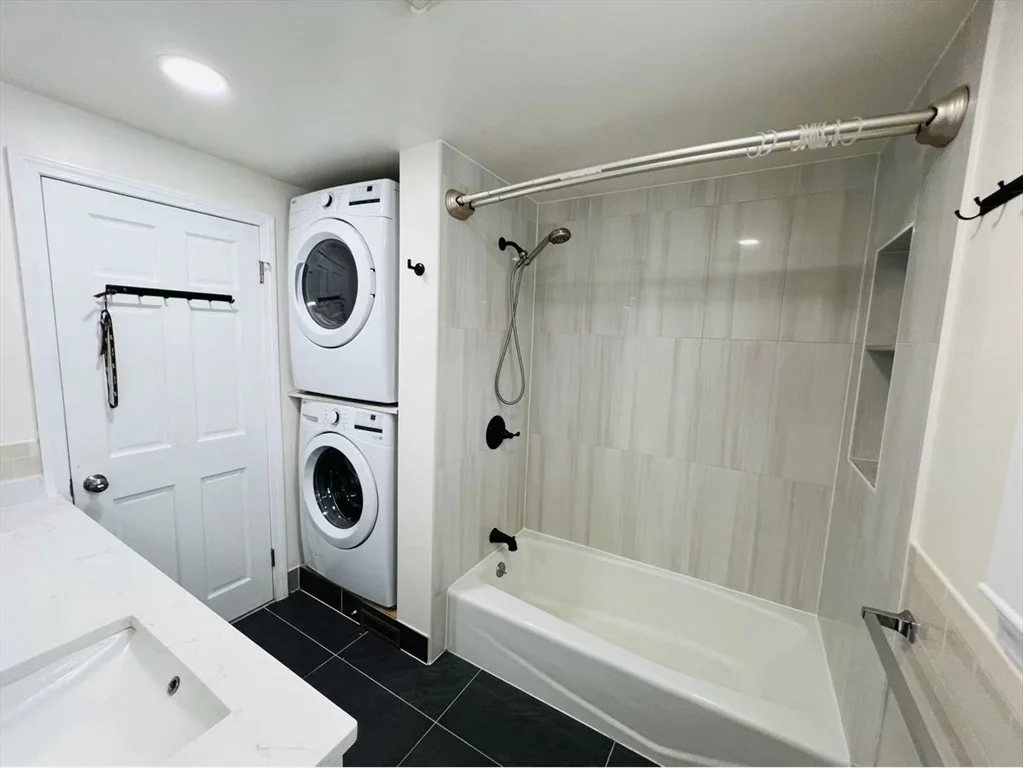 3 bed, 1 bath apartment for rent at 539 Washington St Unit 3, Quincy — photo 10 of 11