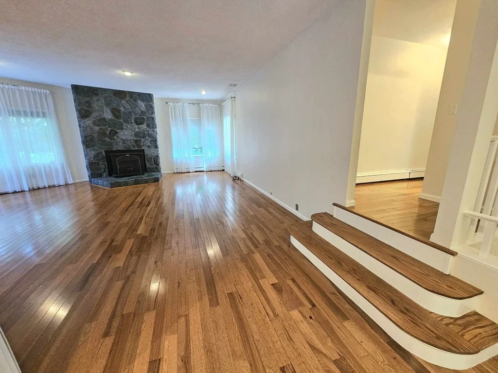 5 bed, 3 bath apartment for rent at 539 Worcester St Unit 539, Wellesley — photo 3 of 42