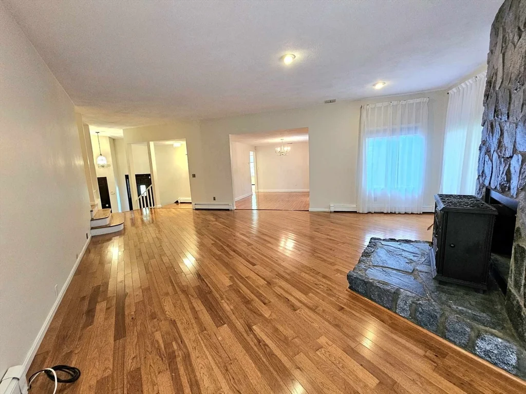 5 bed, 3 bath apartment for rent at 539 Worcester St Unit 539, Wellesley — photo 6 of 42