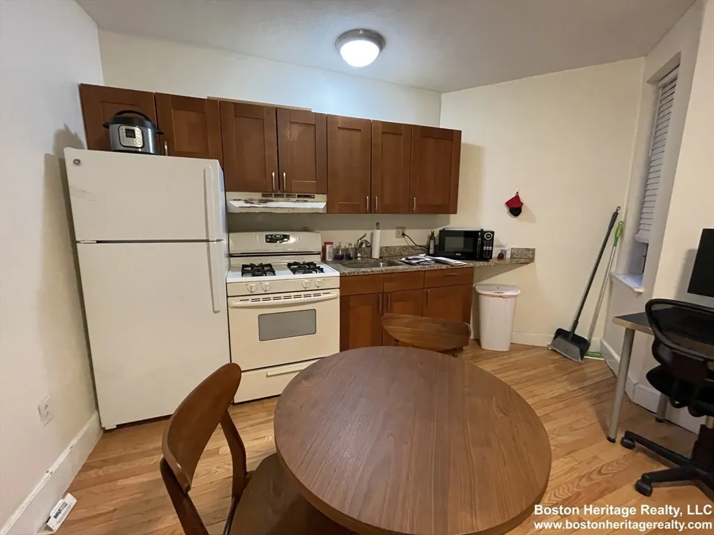 1 bed, 1 bath apartment for rent at 54 Burbank St Unit 15, Fenway