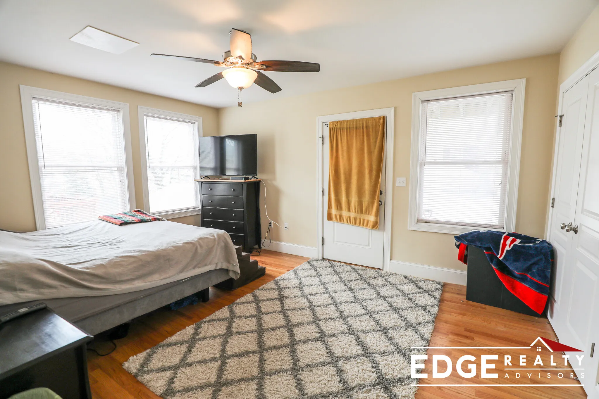 4 bed, 2 bath apartment for rent at 54 Atkins St Unit 1, Oak Square — photo 5 of 10