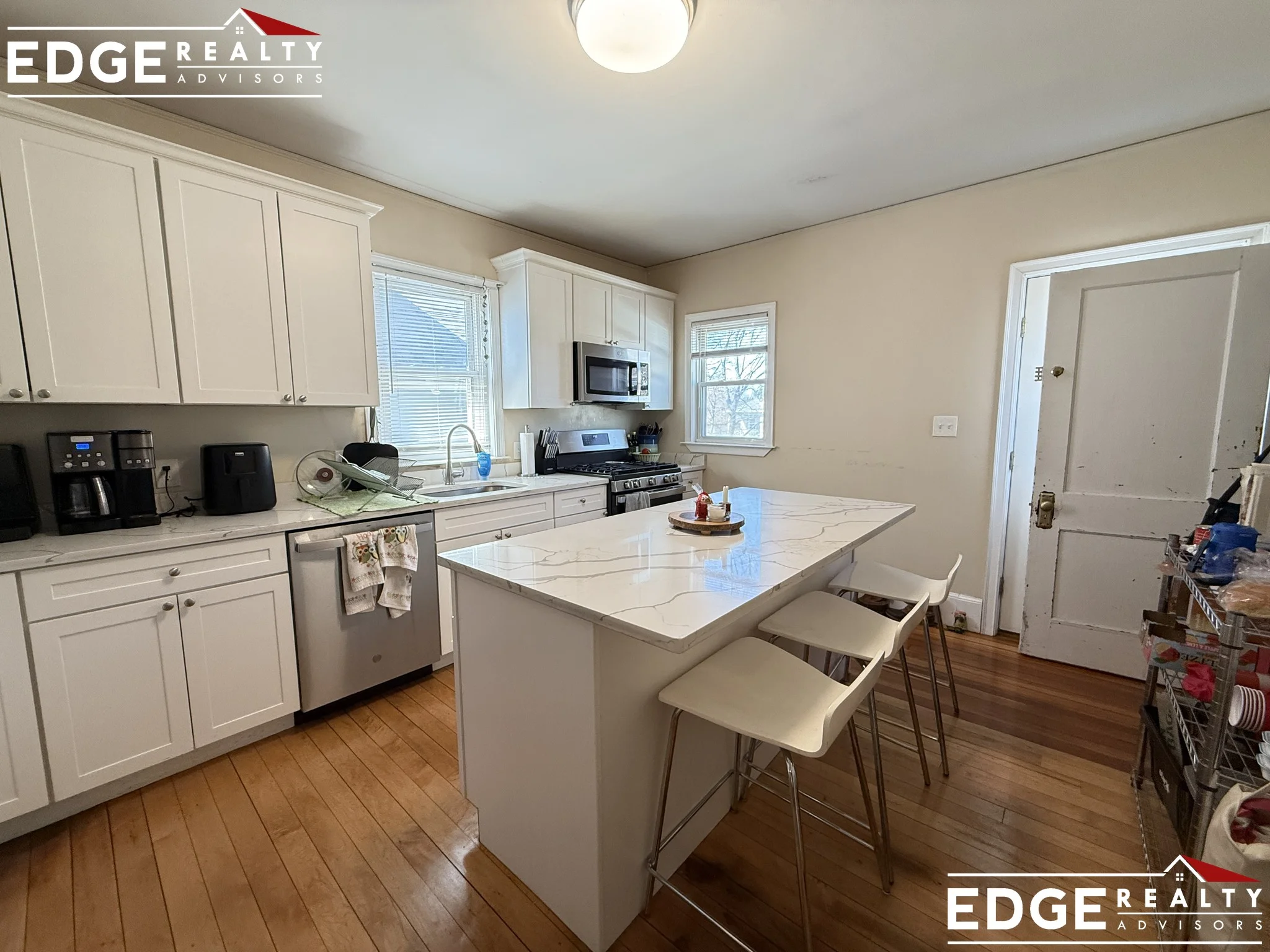 3 bed, 1 bath apartment for rent at 54 Atkins St Unit 2, Oak Square — photo 7 of 9