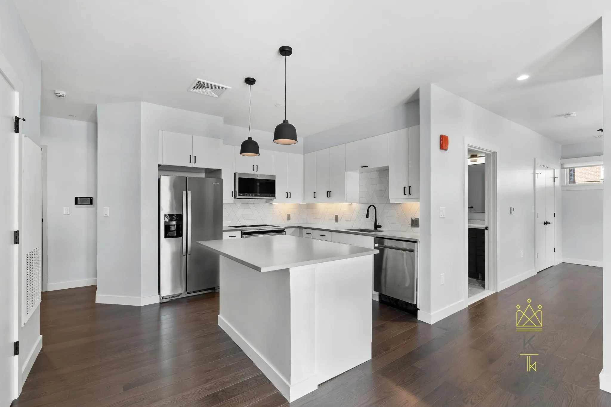 Studio bed, 1 bath apartment for rent at 54 Auburn St Unit 100, Coolidge Corner — photo 1 of 13