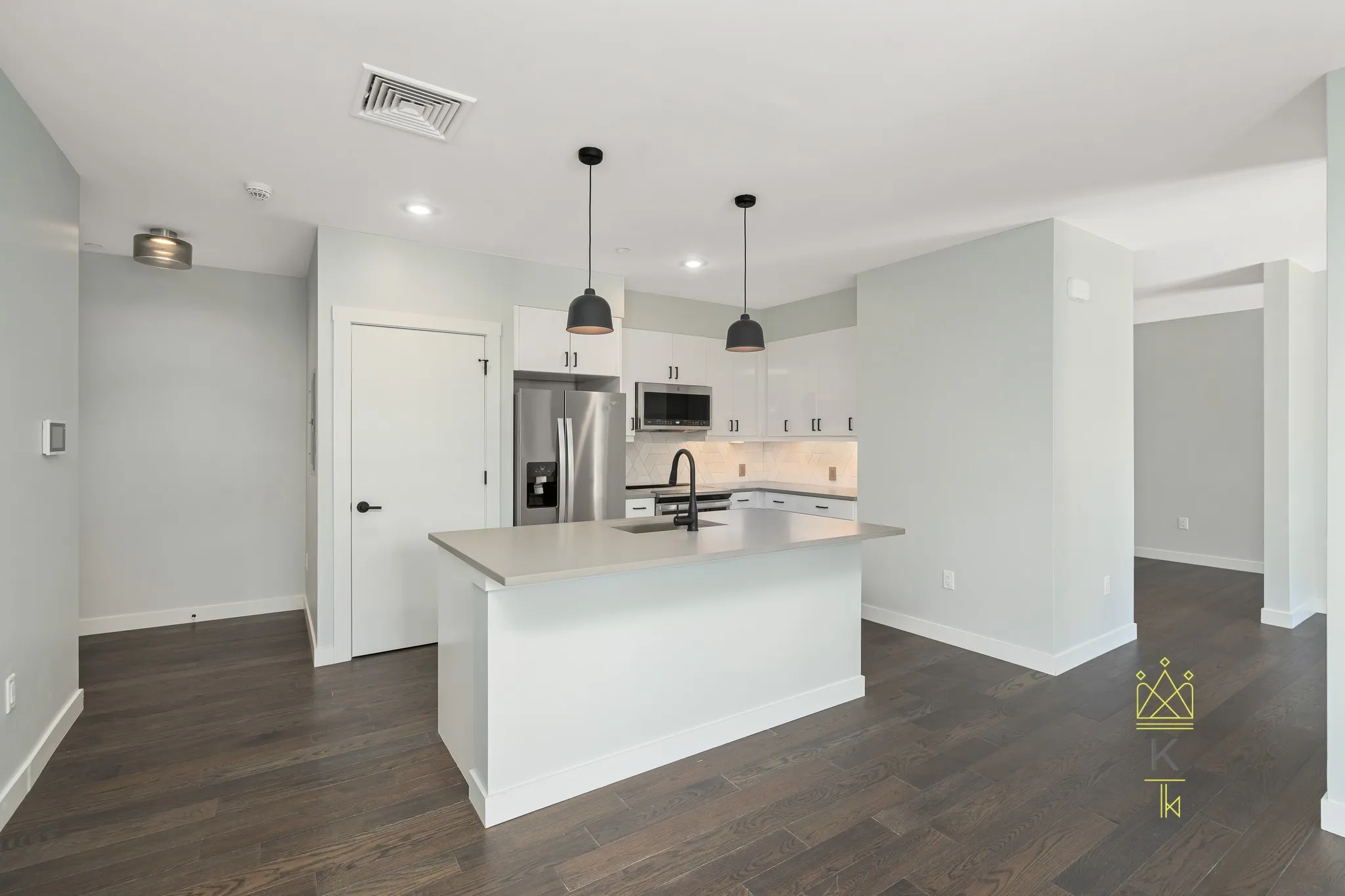 1.5 bed, 2 bath apartment for rent at 54 Auburn St Unit 200, Coolidge Corner — photo 2 of 15