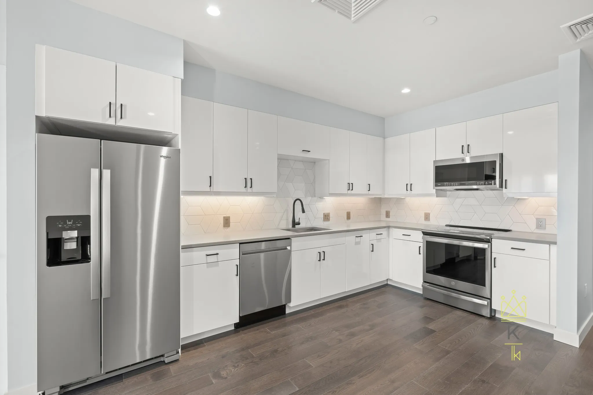 Studio bed, 1 bath apartment for rent at 54 Auburn St Unit 201, Coolidge Corner — photo 1 of 14
