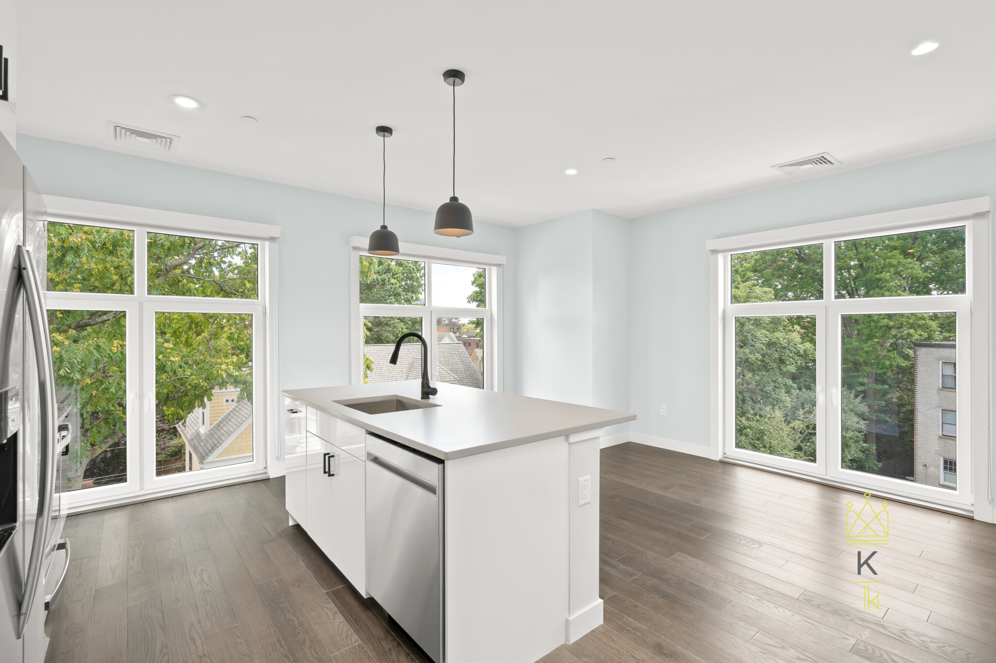 1 bed, 1 bath apartment for rent at 54 Auburn St Unit 202, Coolidge Corner — photo 1 of 20