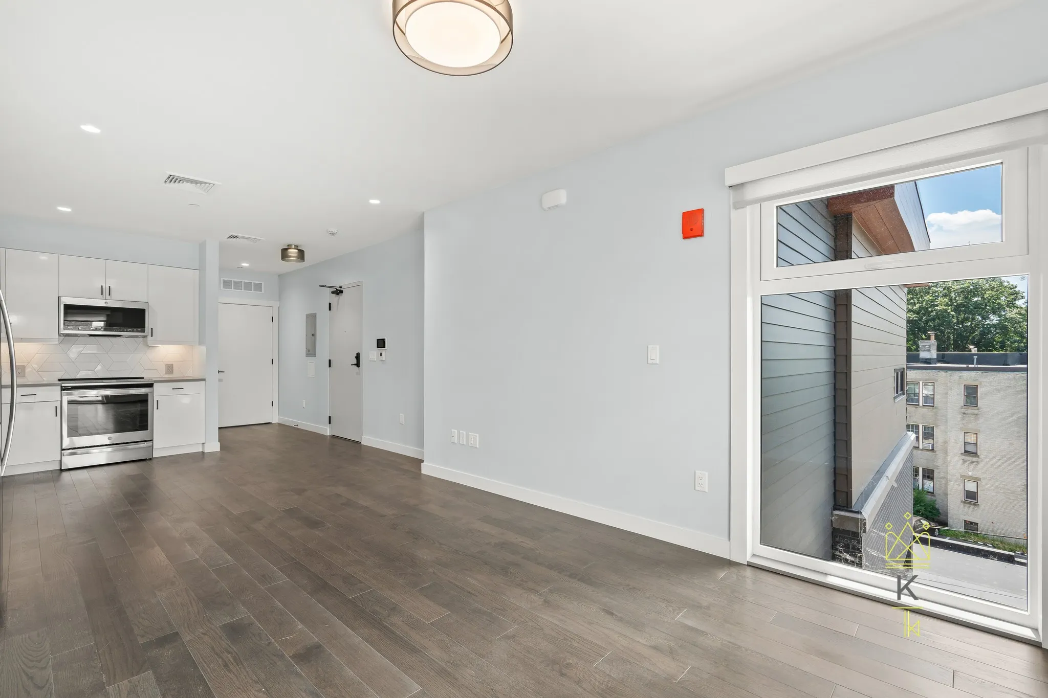 Studio bed, 1 bath apartment for rent at 54 Auburn St Unit 401, Coolidge Corner — photo 5 of 14