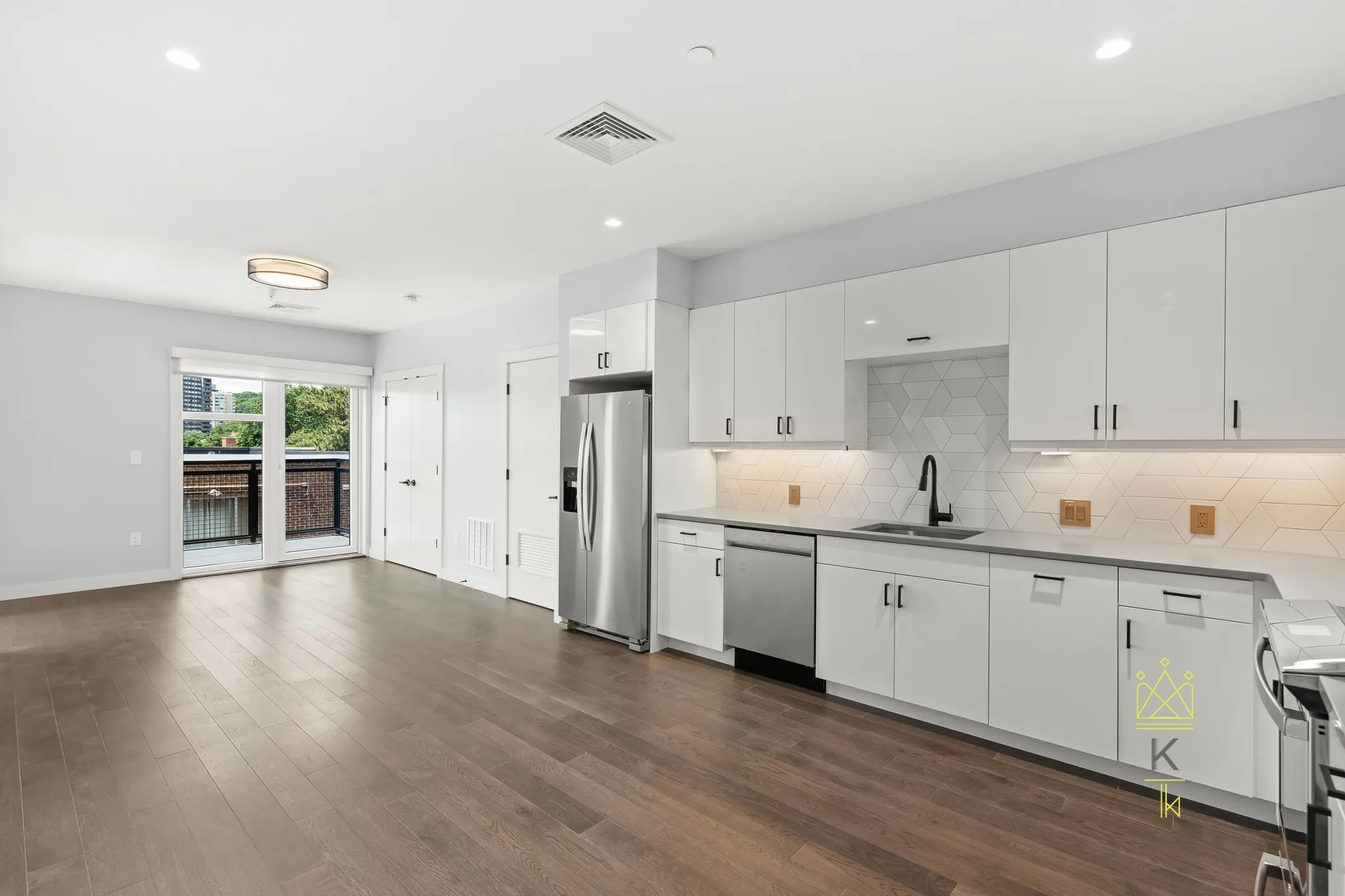 Studio bed, 1 bath apartment for rent at 54 Auburn St Unit 401, Coolidge Corner — photo 1 of 14
