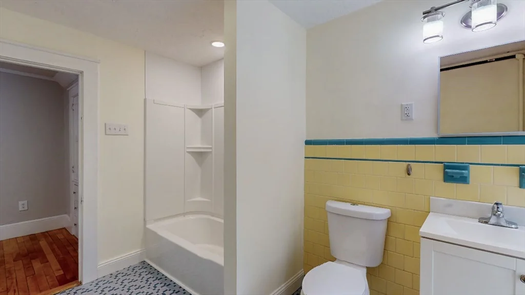 4 bed, 1 bath apartment for rent at 54 Beeching St Unit Left, Worcester — photo 21 of 26