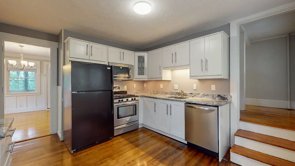 4 bed, 1 bath apartment for rent at 54 Beeching St Unit Left, Worcester — photo 5 of 26