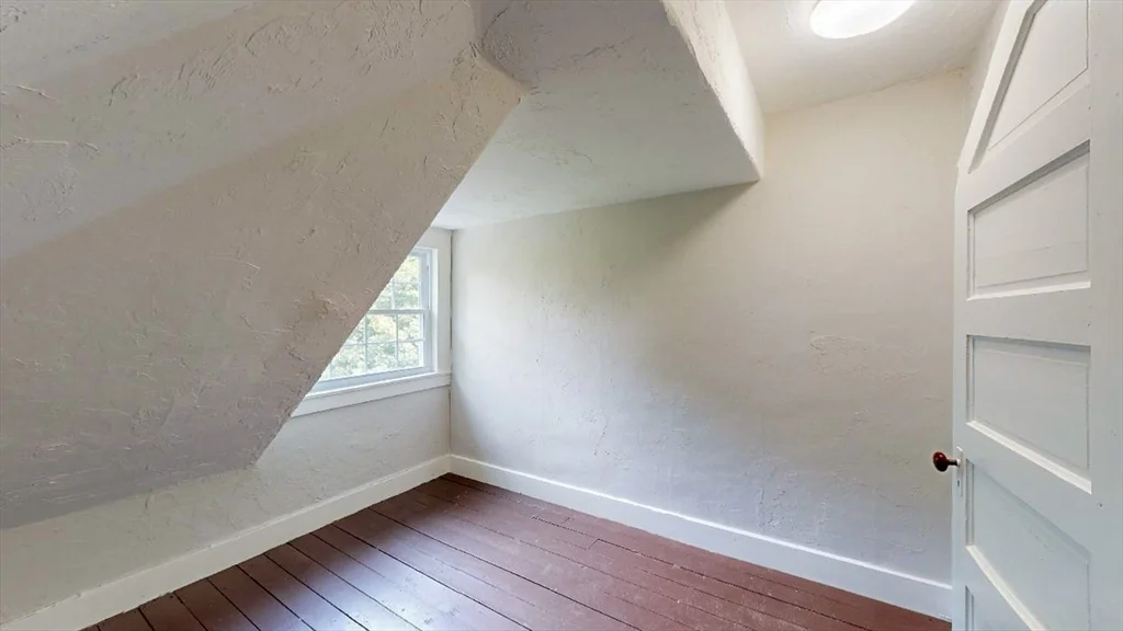 4 bed, 1 bath apartment for rent at 54 Beeching St Unit Left, Worcester — photo 25 of 26