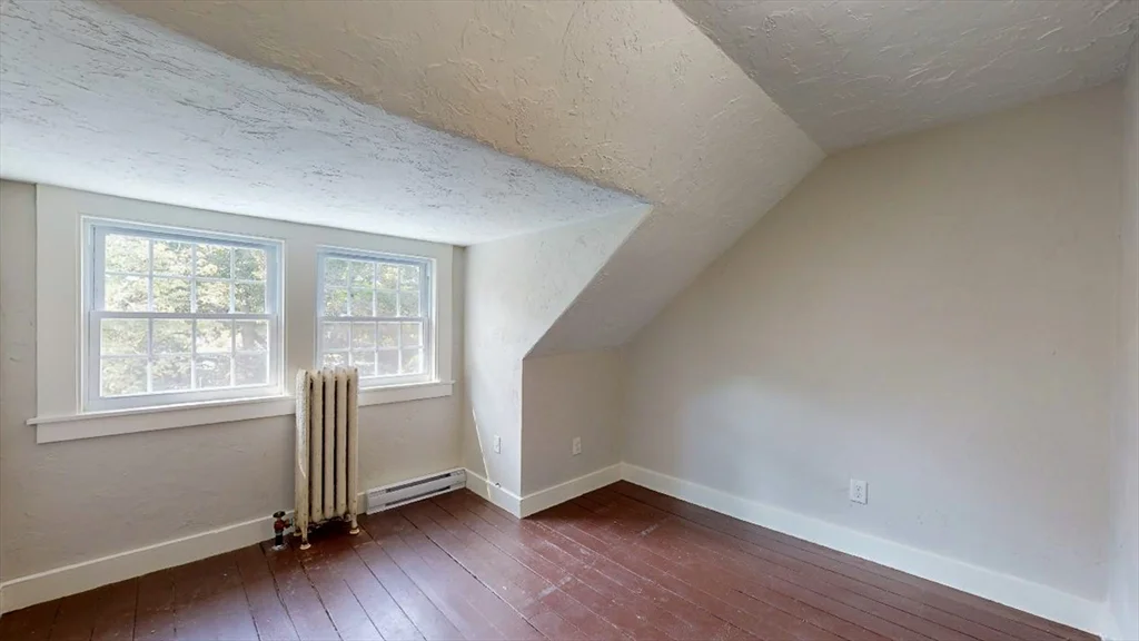4 bed, 1 bath apartment for rent at 54 Beeching St Unit Left, Worcester — photo 24 of 26