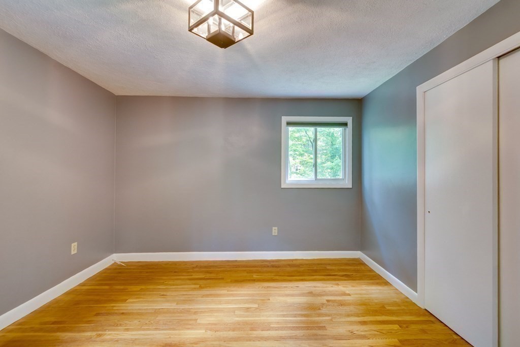 3 bed, 1 bath apartment for rent at 54 Blackmer Rd, Sudbury — photo 9 of 16