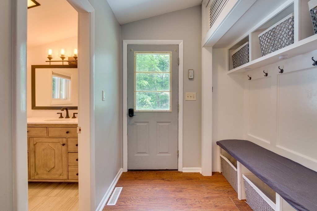 3 bed, 1 bath apartment for rent at 54 Blackmer Rd, Sudbury — photo 6 of 16