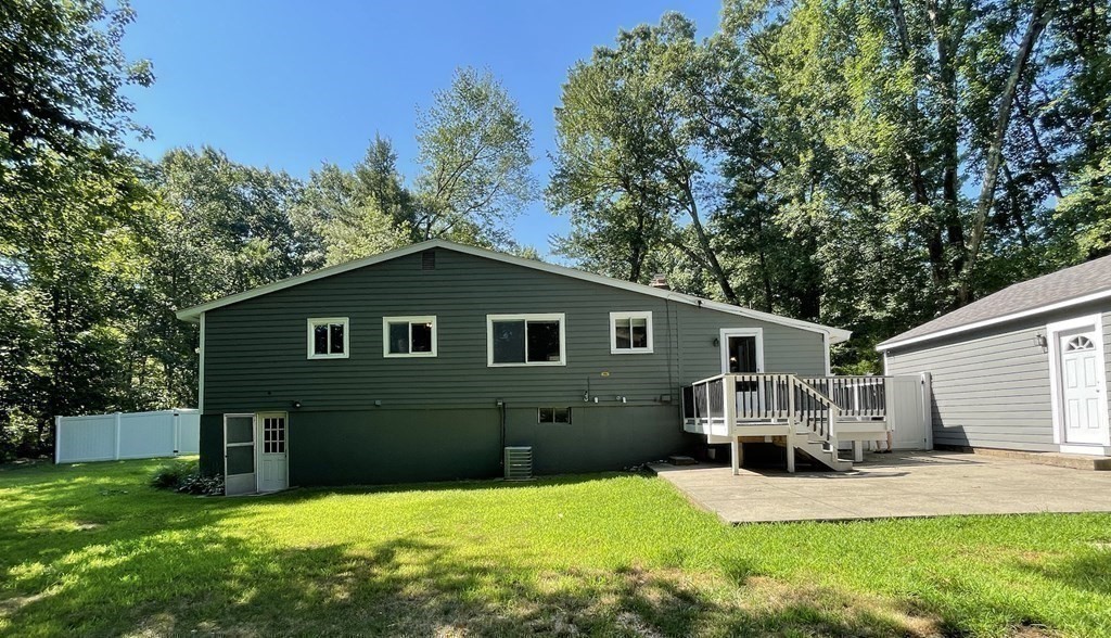 3 bed, 1 bath apartment for rent at 54 Blackmer Rd, Sudbury — photo 13 of 16