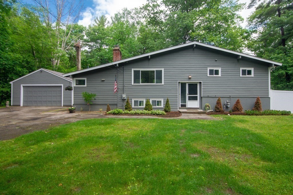 3 bed, 1 bath apartment for rent at 54 Blackmer Rd, Sudbury