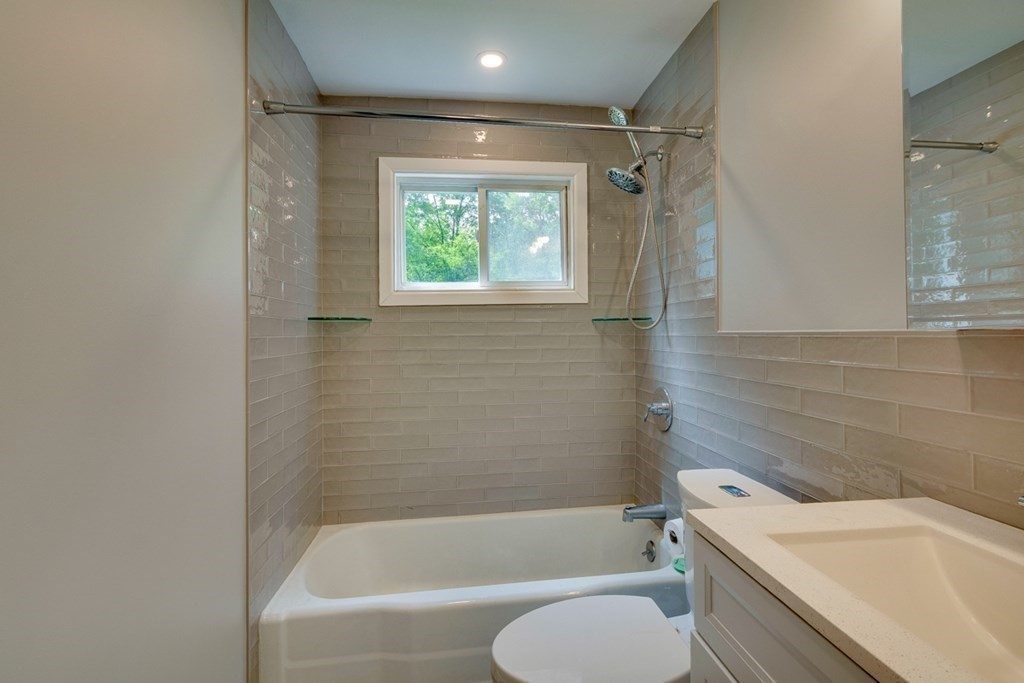 3 bed, 1 bath apartment for rent at 54 Blackmer Rd, Sudbury — photo 10 of 16
