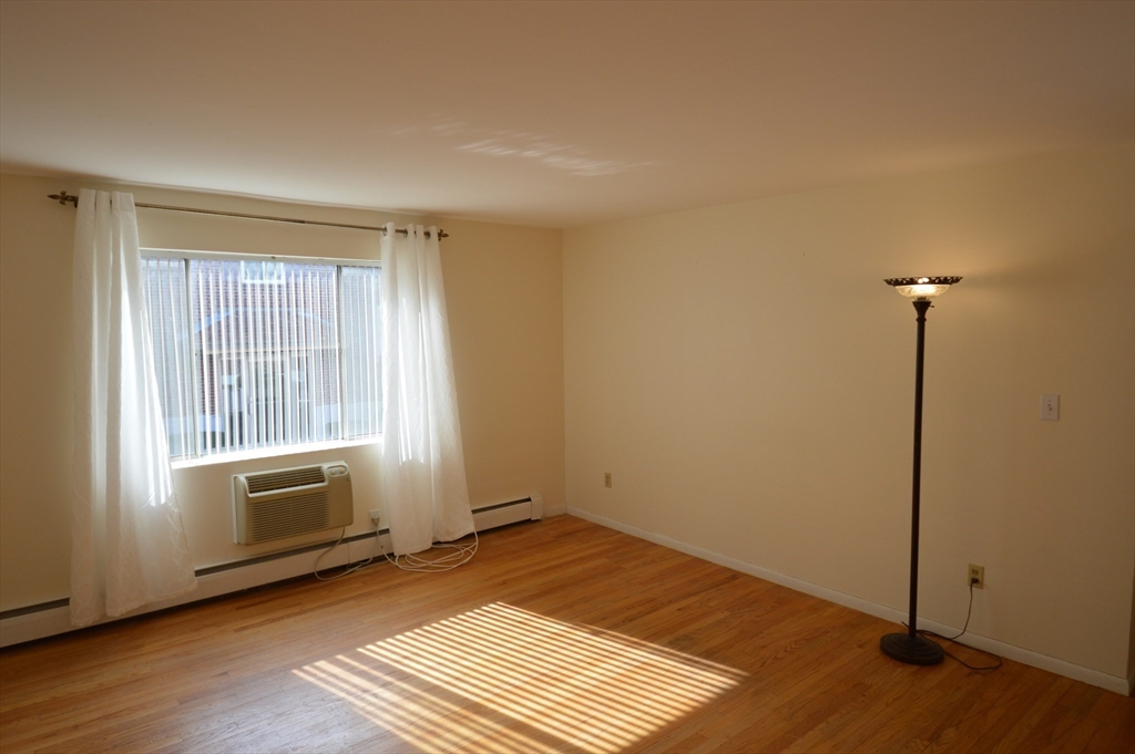 1 bed, 1 bath apartment for rent at 54 Bryon Rd Unit 4, Chestnut Hill — photo 2 of 5
