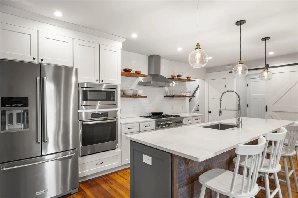 4 bed, 2 bath apartment for rent at 54 Canterbury Unit B, Hingham — photo 6 of 29