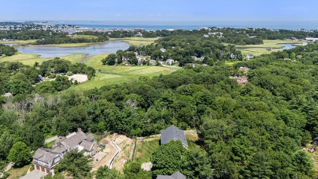 4 bed, 2 bath apartment for rent at 54 Canterbury Unit B, Hingham — photo 2 of 29