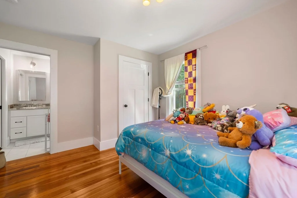 4 bed, 2 bath apartment for rent at 54 Canterbury Unit B, Hingham — photo 17 of 29