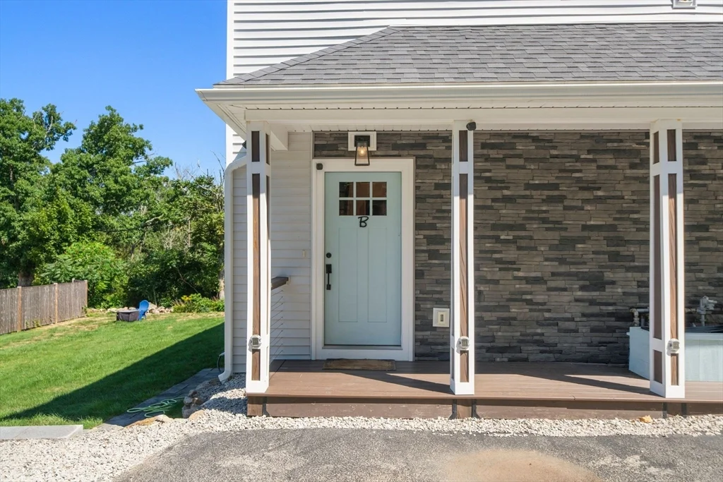 4 bed, 2 bath apartment for rent at 54 Canterbury Unit B, Hingham — photo 4 of 29