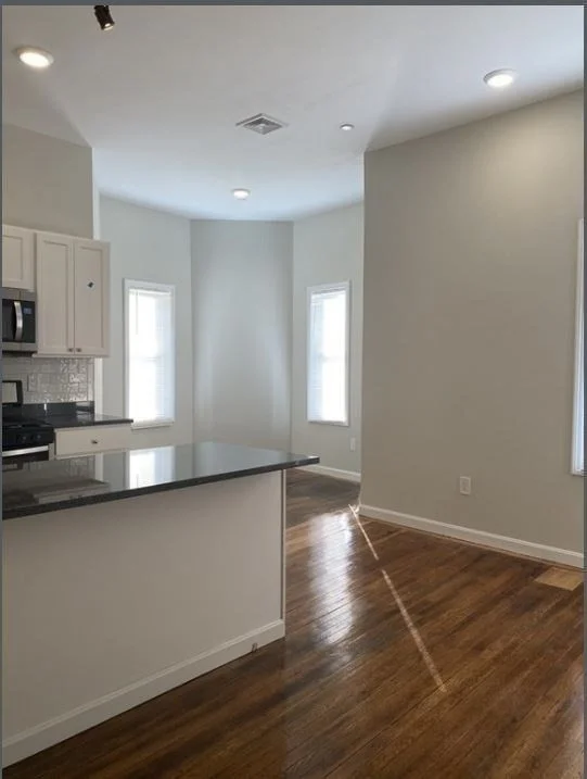 3 bed, 1 bath apartment for rent at 54 Cary Unit 5, Chelsea — photo 4 of 12